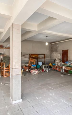 Casa à venda com 160m², 3 quartos e 4 vagasSalão 