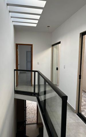 Casa à venda com 100m², 3 quartos e 2 vagas Casa à venda com 100m², 3 quartos e 2 vagasCorredor