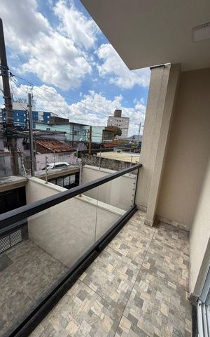 Casa à venda com 100m², 3 quartos e 2 vagas Casa à venda com 100m², 3 quartos e 2 vagasVaranda