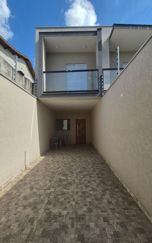 Casa à venda com 100m², 3 quartos e 2 vagas Casa à venda com 100m², 3 quartos e 2 vagasGaragem