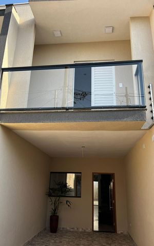 Casa à venda com 100m², 3 quartos e 2 vagas Casa à venda com 100m², 3 quartos e 2 vagasGaragem