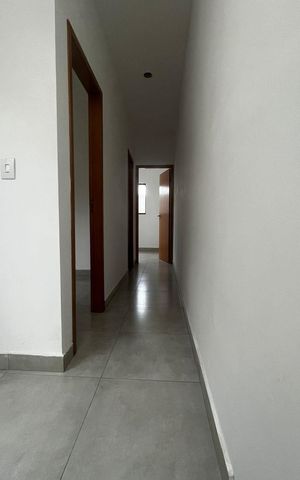Casa à venda com 100m², 3 quartos e 2 vagas Casa à venda com 100m², 3 quartos e 2 vagasCorredor