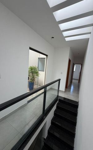 Casa à venda com 100m², 3 quartos e 2 vagas Casa à venda com 100m², 3 quartos e 2 vagasCorredor