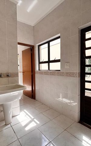 Casa de condomínio para alugar com 600m², 5 quartos e 3 vagas Casa de condomínio para alugar com 600m², 5 quartos e 3 vagasLavanderia