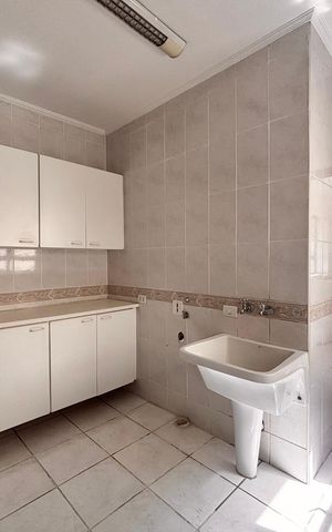 Casa de condomínio para alugar com 600m², 5 quartos e 3 vagas Casa de condomínio para alugar com 600m², 5 quartos e 3 vagasLavanderia
