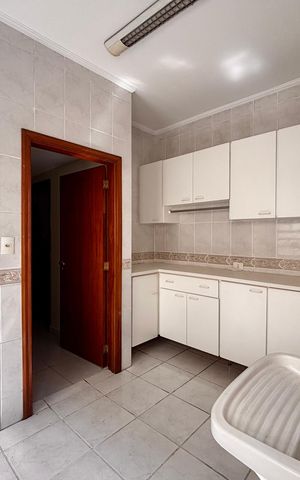 Casa de condomínio para alugar com 600m², 5 quartos e 3 vagas Casa de condomínio para alugar com 600m², 5 quartos e 3 vagasLavanderia
