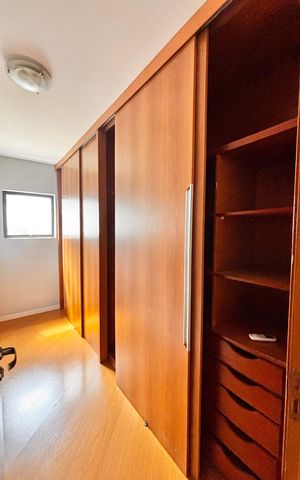 Casa de condomínio para alugar com 600m², 5 quartos e 3 vagas Casa de condomínio para alugar com 600m², 5 quartos e 3 vagasCloset da suíte 1