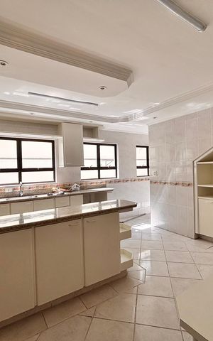 Casa de condomínio para alugar com 600m², 5 quartos e 3 vagas Casa de condomínio para alugar com 600m², 5 quartos e 3 vagasCozinha