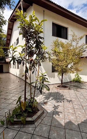 Casa de condomínio para alugar com 600m², 5 quartos e 3 vagas Casa de condomínio para alugar com 600m², 5 quartos e 3 vagasCorredor lateral