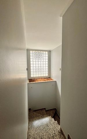 Casa de condomínio para alugar com 600m², 5 quartos e 3 vagas Casa de condomínio para alugar com 600m², 5 quartos e 3 vagasEscada