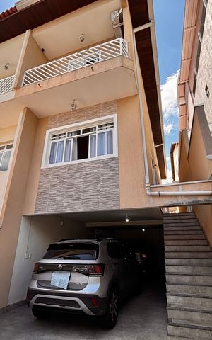 Casa à venda com 150m², 3 quartos e 5 vagas Casa à venda com 150m², 3 quartos e 5 vagasGaragem