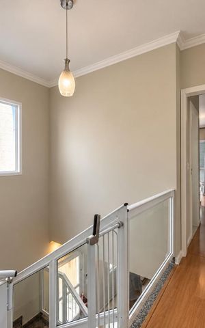 Casa à venda com 150m², 3 quartos e 5 vagas Casa à venda com 150m², 3 quartos e 5 vagasCorredor