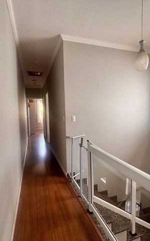 Casa à venda com 150m², 3 quartos e 5 vagas Casa à venda com 150m², 3 quartos e 5 vagasCorredor