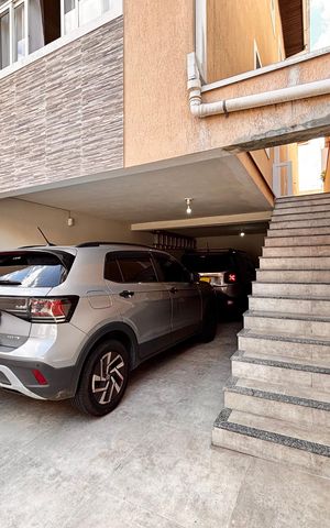 Casa à venda com 150m², 3 quartos e 5 vagas Casa à venda com 150m², 3 quartos e 5 vagasGaragem
