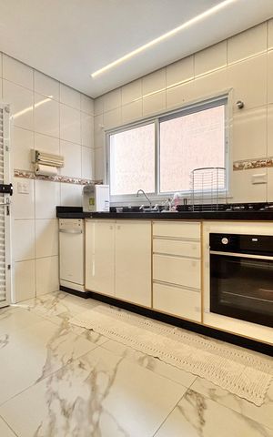 Casa à venda com 150m², 3 quartos e 5 vagas Casa à venda com 150m², 3 quartos e 5 vagasCozinha
