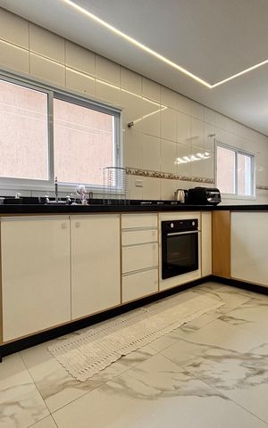 Casa à venda com 150m², 3 quartos e 5 vagas Casa à venda com 150m², 3 quartos e 5 vagasCozinha