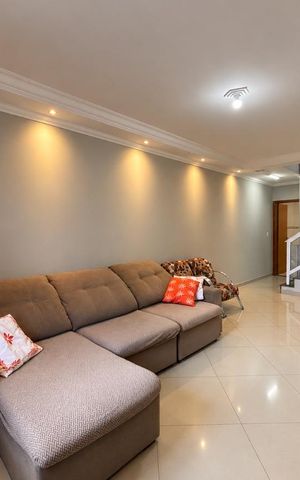 Casa à venda com 150m², 3 quartos e 5 vagas Casa à venda com 150m², 3 quartos e 5 vagasSala