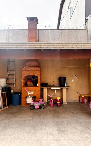 Casa à venda com 150m², 3 quartos e 5 vagas Casa à venda com 150m², 3 quartos e 5 vagasÁrea comum - Churrasqueira