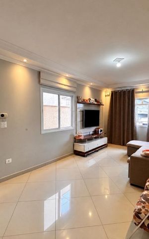 Casa à venda com 150m², 3 quartos e 5 vagas Casa à venda com 150m², 3 quartos e 5 vagasSala