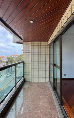 Apartamento para alugar com 160m², 3 quartos e 4 vagas Apartamento para alugar com 160m², 3 quartos e 4 vagasSacada