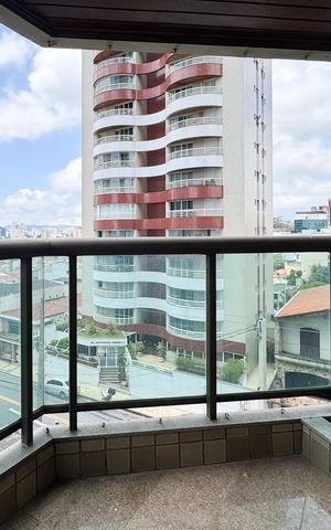 Apartamento para alugar com 160m², 3 quartos e 4 vagas Apartamento para alugar com 160m², 3 quartos e 4 vagasSacada - Suíte