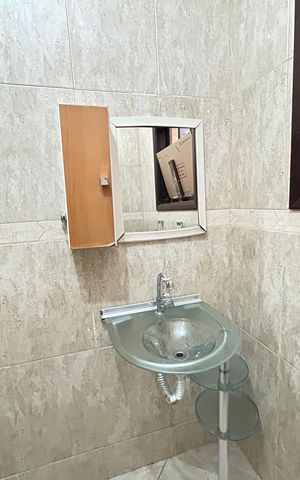 Casa para alugar com 60m², 2 quartos e sem vagaBanheiro