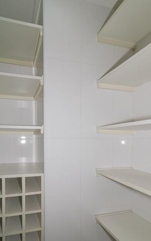 Apartamento à venda com 300m², 4 quartos e 4 vagas Apartamento à venda com 300m², 4 quartos e 4 vagasDespensa