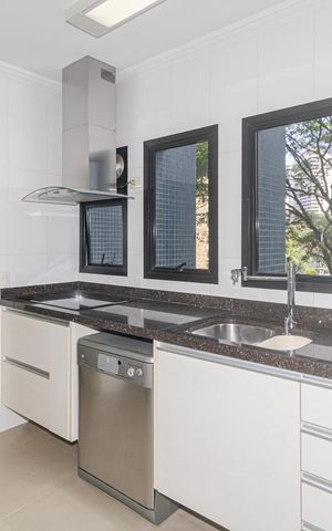 Apartamento à venda com 300m², 4 quartos e 4 vagas Apartamento à venda com 300m², 4 quartos e 4 vagasCozinha