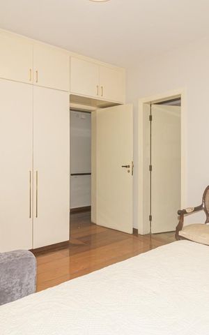Apartamento à venda com 300m², 4 quartos e 4 vagas Apartamento à venda com 300m², 4 quartos e 4 vagasCloset da Suíte 2