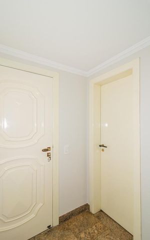 Apartamento à venda com 300m², 4 quartos e 4 vagas Apartamento à venda com 300m², 4 quartos e 4 vagasEntrada