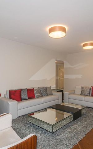 Apartamento à venda com 300m², 4 quartos e 4 vagas Apartamento à venda com 300m², 4 quartos e 4 vagasSala