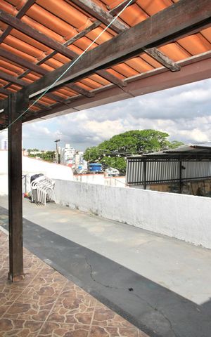 Casa para alugar com 386m², 3 quartos e 5 vagas Casa para alugar com 386m², 3 quartos e 5 vagasVaranda