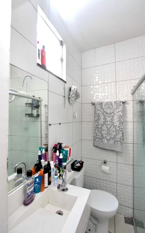 Casa para alugar com 386m², 3 quartos e 5 vagas Casa para alugar com 386m², 3 quartos e 5 vagasBanheiro da Suíte 1