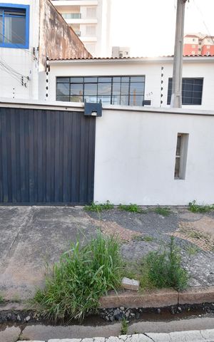 Casa para alugar com 120m², 2 quartos e 2 vagasFachada