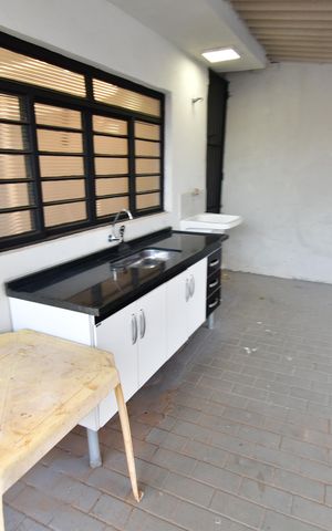 Casa para alugar com 120m², 2 quartos e 2 vagasCozinha