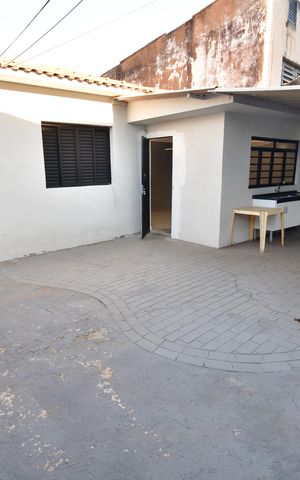Casa para alugar com 120m², 2 quartos e 2 vagasQuintal