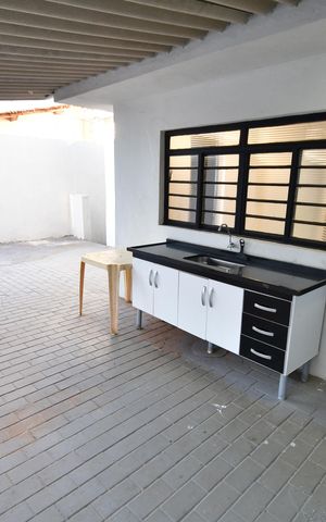 Casa para alugar com 120m², 2 quartos e 2 vagasCozinha