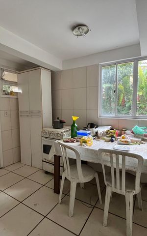 Casa de condomínio à venda com 190m², 3 quartos e 4 vagas Casa de condomínio à venda com 190m², 3 quartos e 4 vagasCozinha