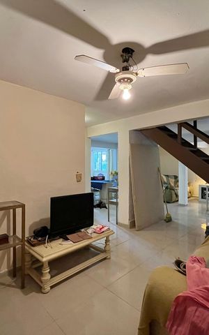 Casa de condomínio à venda com 190m², 3 quartos e 4 vagas Casa de condomínio à venda com 190m², 3 quartos e 4 vagasSala