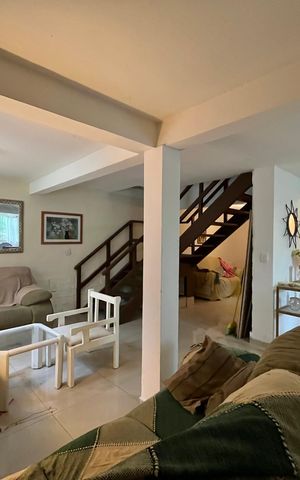 Casa de condomínio à venda com 190m², 3 quartos e 4 vagas Casa de condomínio à venda com 190m², 3 quartos e 4 vagasSala