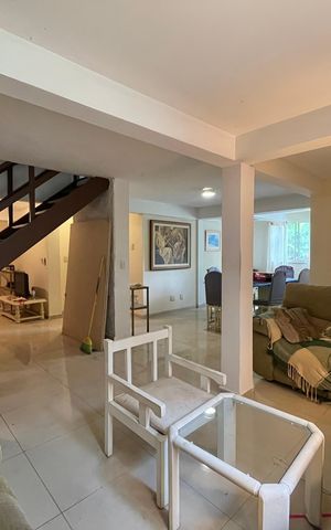 Casa de condomínio à venda com 190m², 3 quartos e 4 vagas Casa de condomínio à venda com 190m², 3 quartos e 4 vagasSala