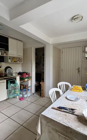Casa de condomínio à venda com 190m², 3 quartos e 4 vagas Casa de condomínio à venda com 190m², 3 quartos e 4 vagasCozinha