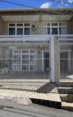Casa para alugar com 157m², 4 quartos e 2 vagas Casa para alugar com 157m², 4 quartos e 2 vagasFachada