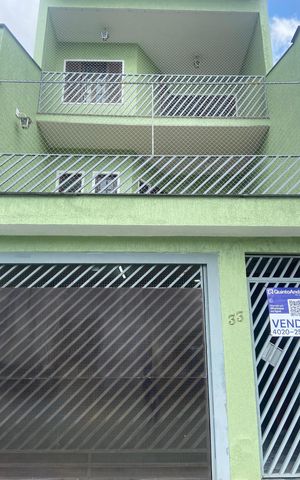 Casa à venda com 300m², 4 quartos e 5 vagas Casa à venda com 300m², 4 quartos e 5 vagasFachada