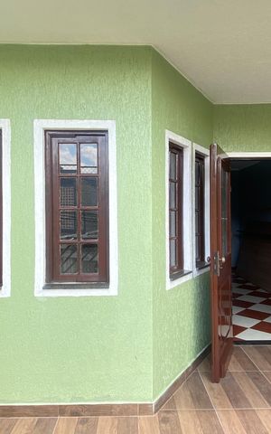 Casa à venda com 300m², 4 quartos e 5 vagas Casa à venda com 300m², 4 quartos e 5 vagasSala - Varanda