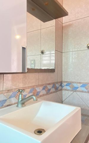 Casa à venda com 300m², 4 quartos e 5 vagas Casa à venda com 300m², 4 quartos e 5 vagasBanheiro 2