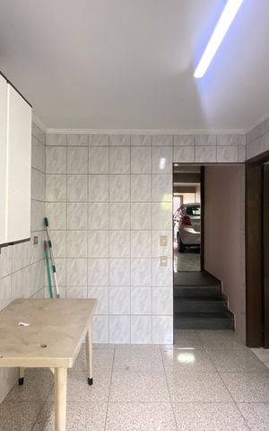 Casa à venda com 300m², 4 quartos e 5 vagas Casa à venda com 300m², 4 quartos e 5 vagasÁrea de Serviço