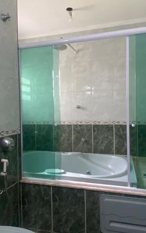Casa à venda com 300m², 4 quartos e 5 vagas Casa à venda com 300m², 4 quartos e 5 vagasBanheiro da Suíte