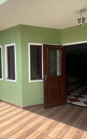 Casa à venda com 300m², 4 quartos e 5 vagas Casa à venda com 300m², 4 quartos e 5 vagasSala - Varanda