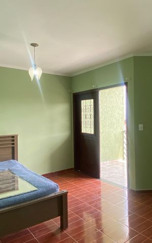 Casa à venda com 300m², 4 quartos e 5 vagas Casa à venda com 300m², 4 quartos e 5 vagasSuite